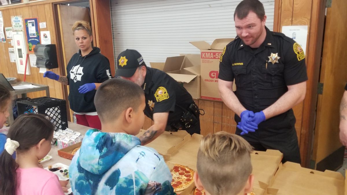 Yurok PD hosts ‘Pizza with the Police’ in Klamath