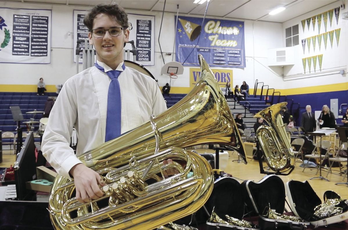 Rails deliver more band instruments for Del Norte schools