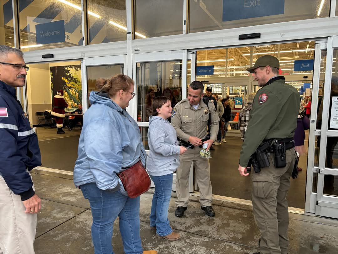 Wal-Mart Hosts Shop with a Hero Event