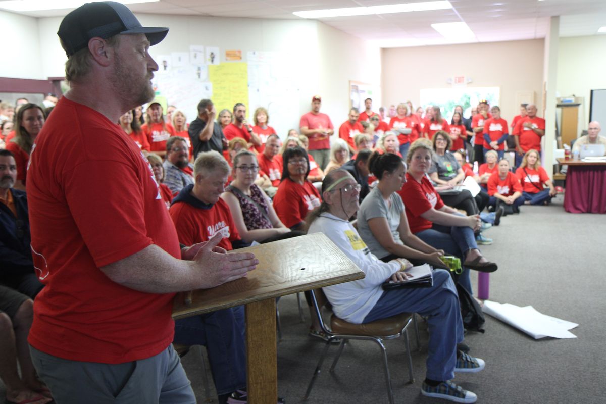 Teachers show up en masse to spur negotiations