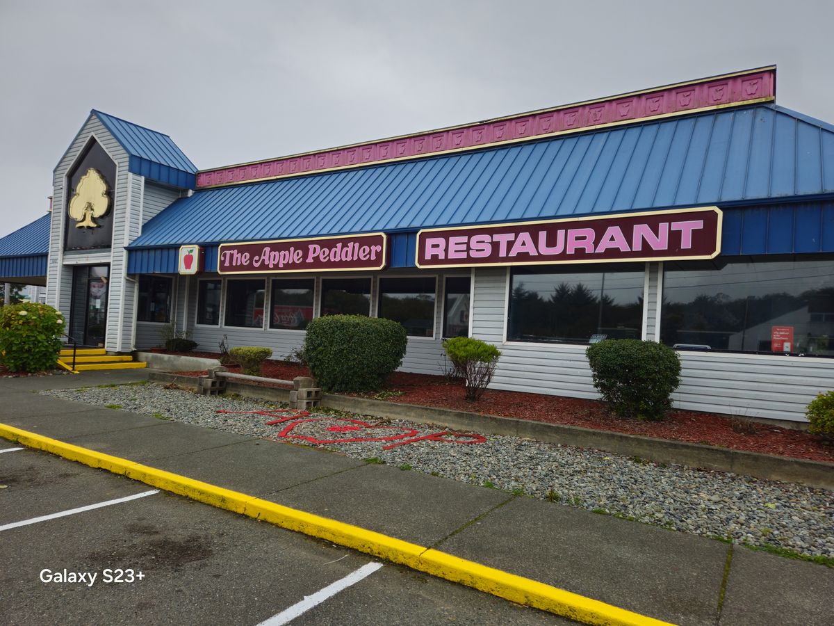 Apple Peddler Closes Its Doors