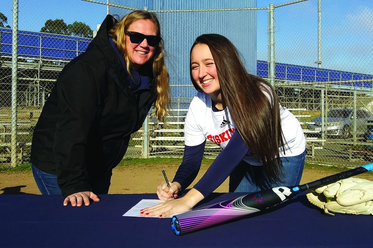 Del Norte senior signs with Siskiyous