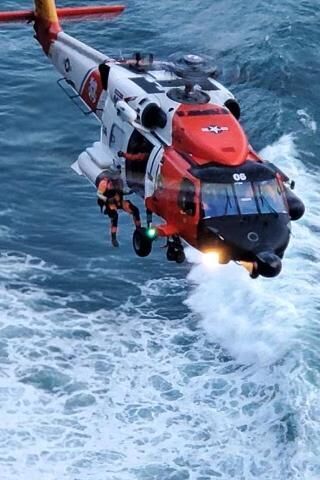 Video: Coast Guard rescues 2 stranded hikers from coastal cliff in Manzanita, OR