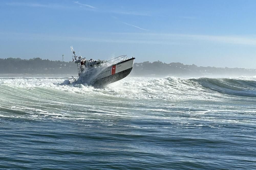 Video / Photos: Coast Guard rescues 3 surfers near Agate Beach, OR
