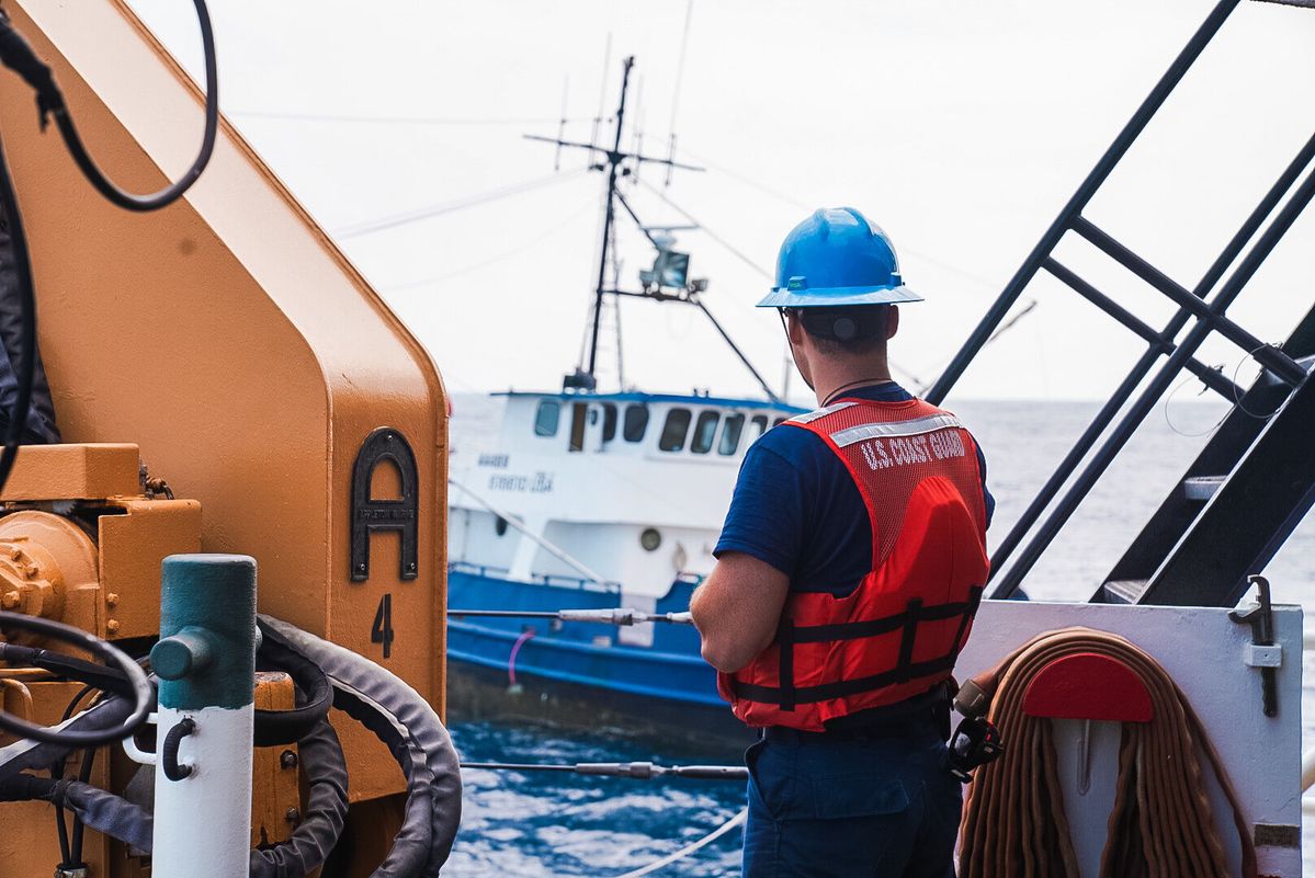 Coast Guard rescues 2 fishermen off OR coast