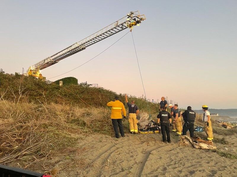 Teen rescued from ocean reef after falling from rock in Crescent City