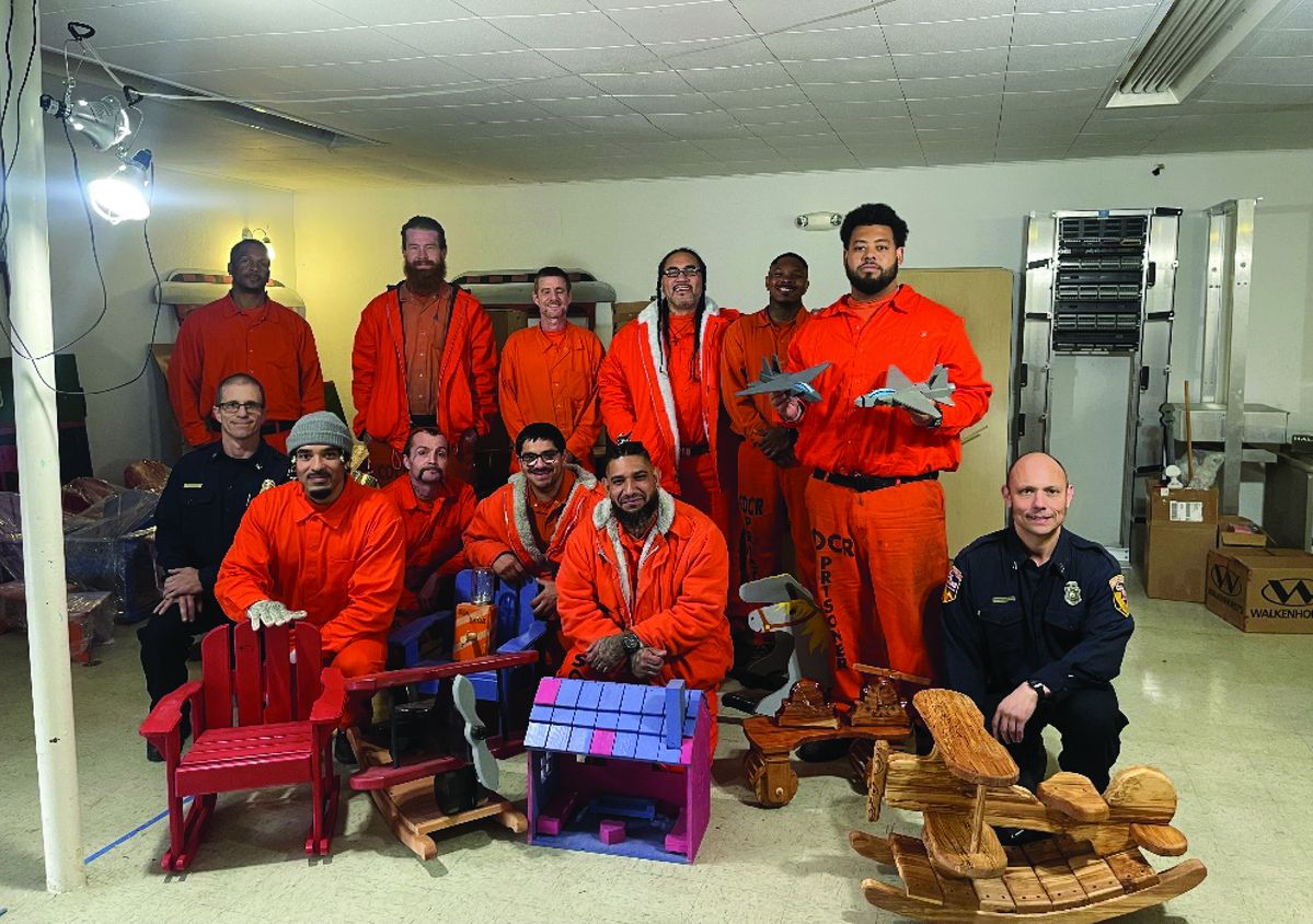 Inmates bring Christmas cheer to Del Norte County