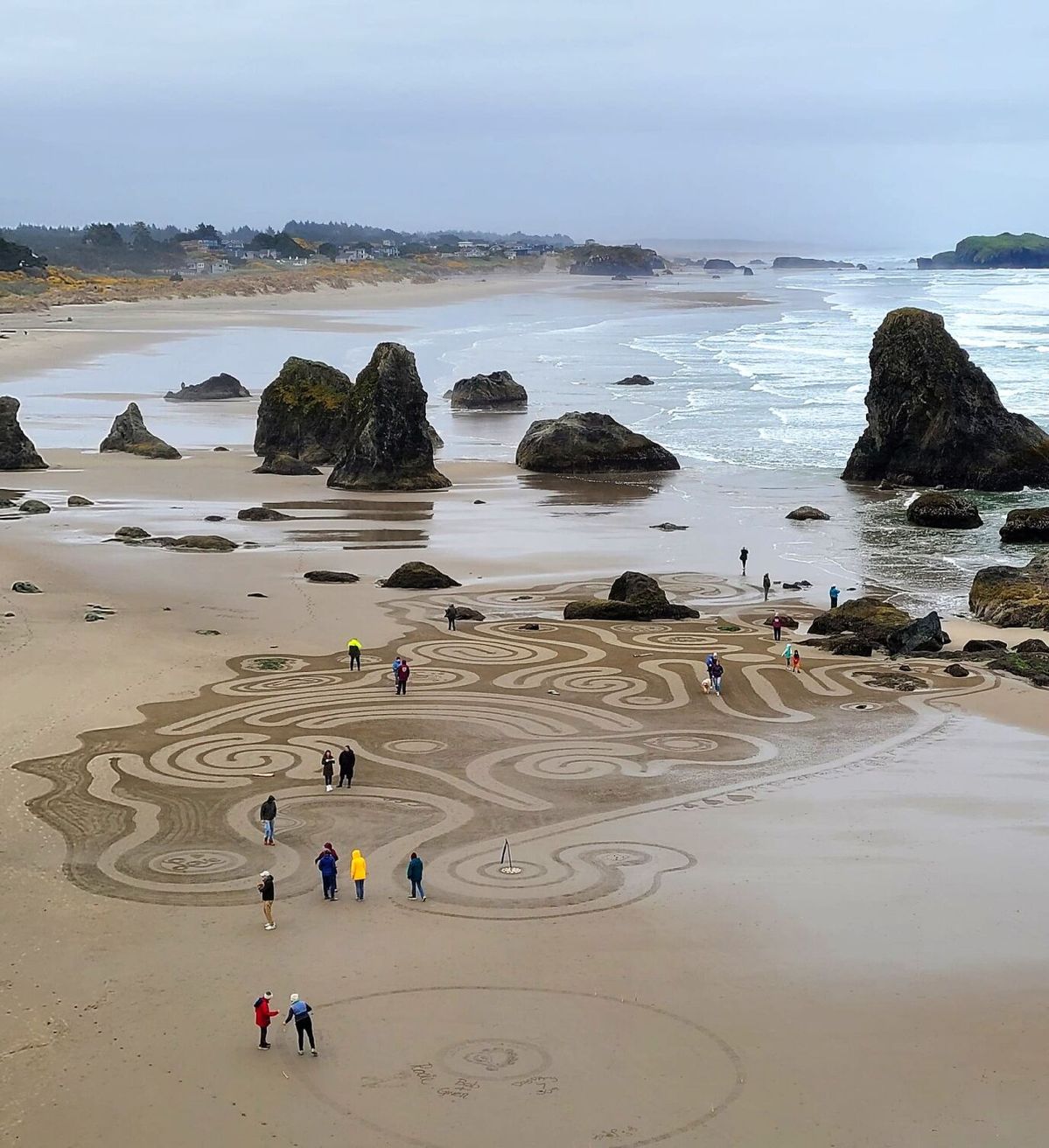 Photos / By the Ocean: Circles in the Sand season begins