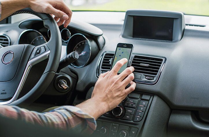Roadside Safety: Reduce distractions behind the wheel