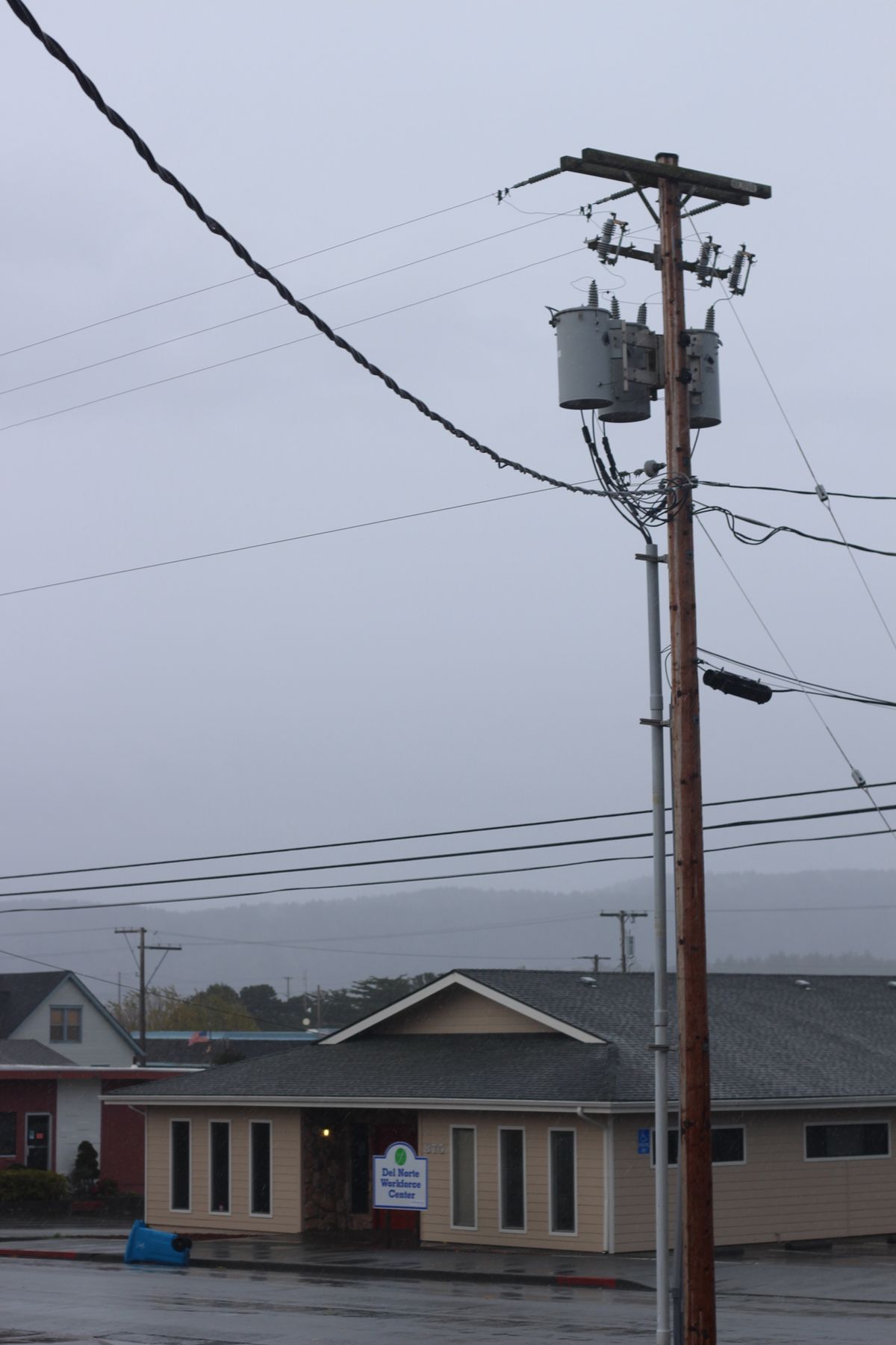 Pacific Power urges residents to stay safe in storm