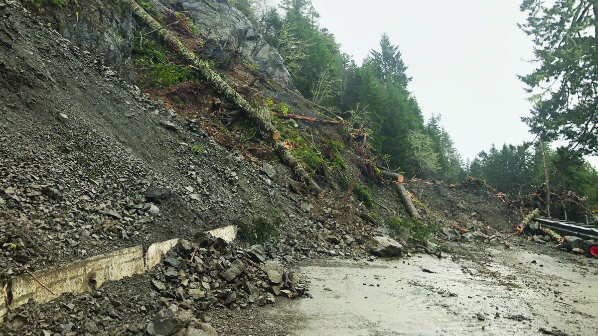 Highway 101 closed at Last Chance Grade