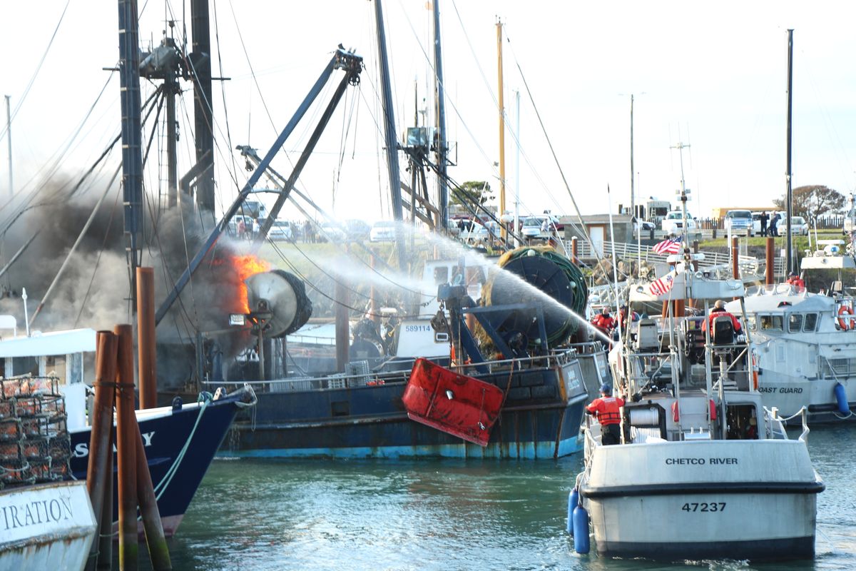Photos / Boat fire at Brookings Harbor