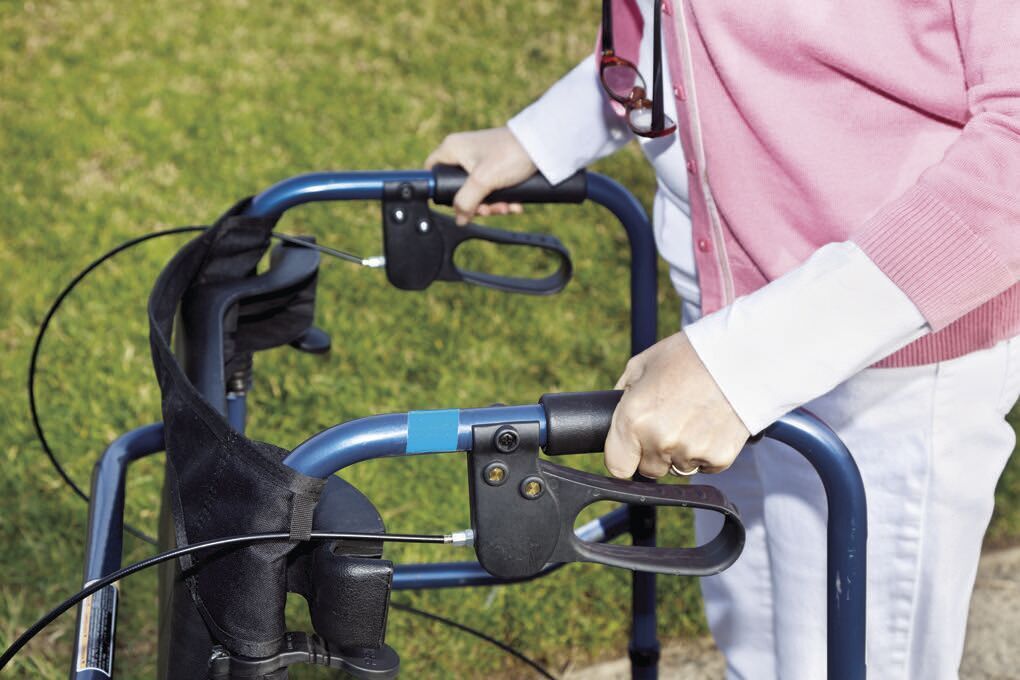 Traveling Safely on Foot: New research shows road treatments could help elderly