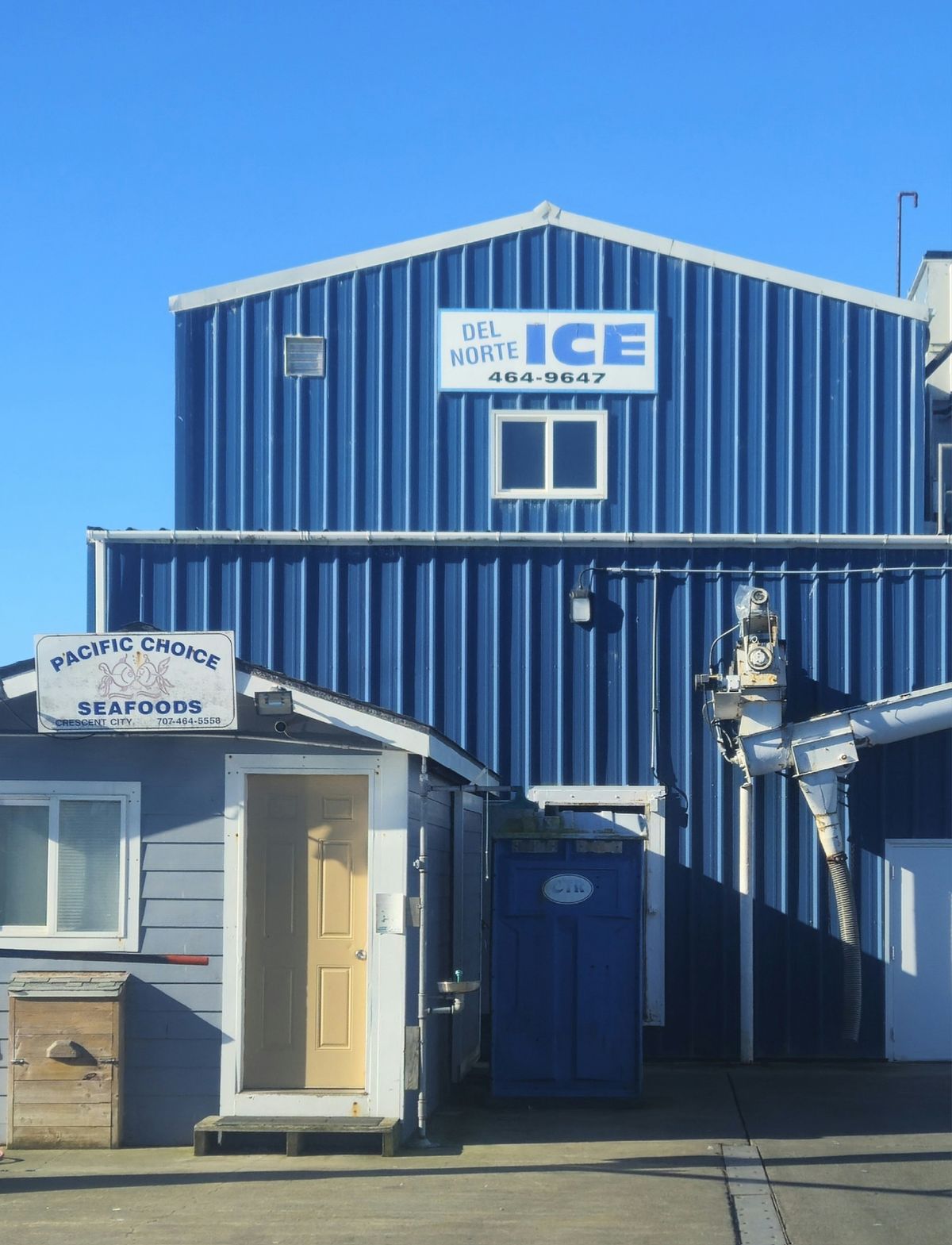 Pacific Choice Sea Food Sails Out of the Harbor